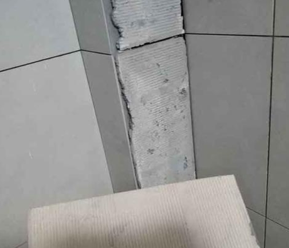 仪陇瓷砖空鼓维修公司分享下厨房瓷砖脱落的补救措施。